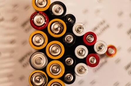 Mercury-free batteries can be discarded with domestic waste